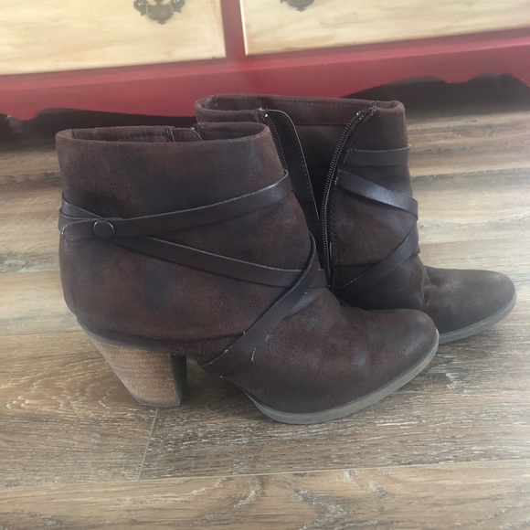 Crown Beverly Booties - Picture 2 of 4